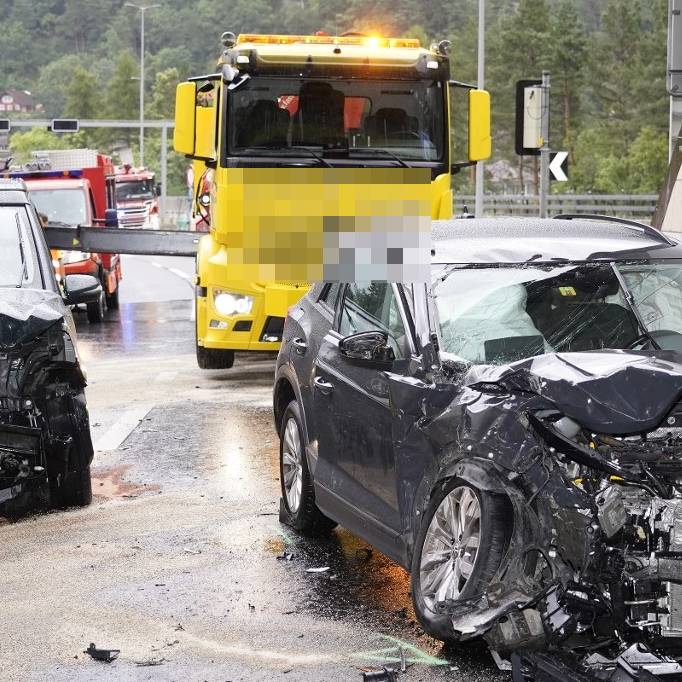 Geisterfahrer verursacht Unfälle mit gestohlenem Auto – zwei Personen  verletzt