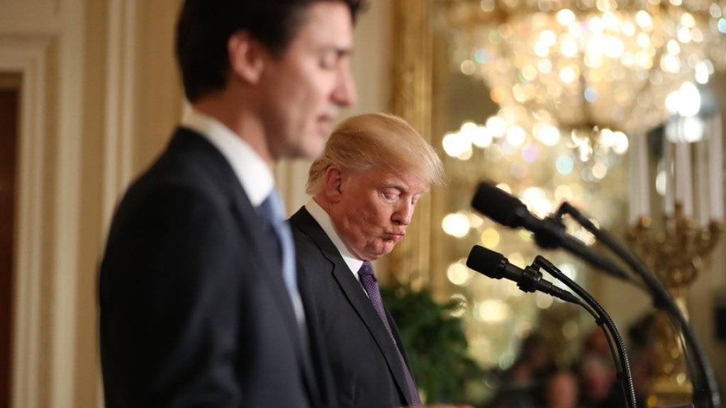 Der kanadische Premierminister Justin Trudeau (l.) im Februar zu Besuch bei US-Präsident Donald Trump im Weissen Haus. (Archiv)