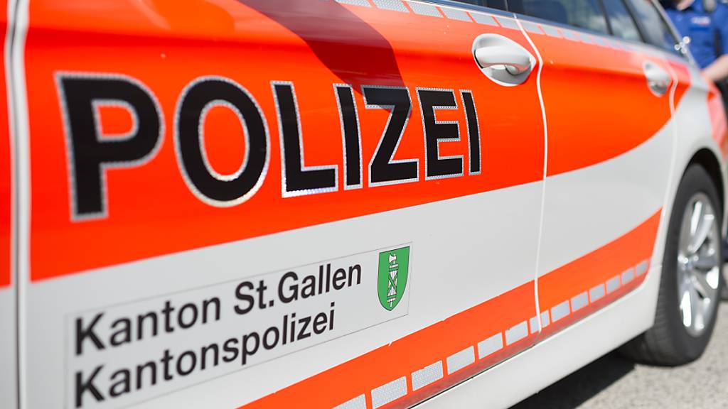 Ein Dienstfahrzeug der Kantonspolizei St. Gallen. (Archivbild)
