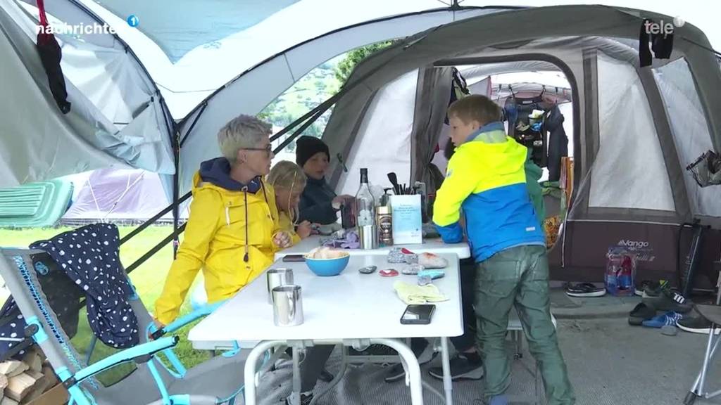 Camper harren auf Camping Sarnen aus