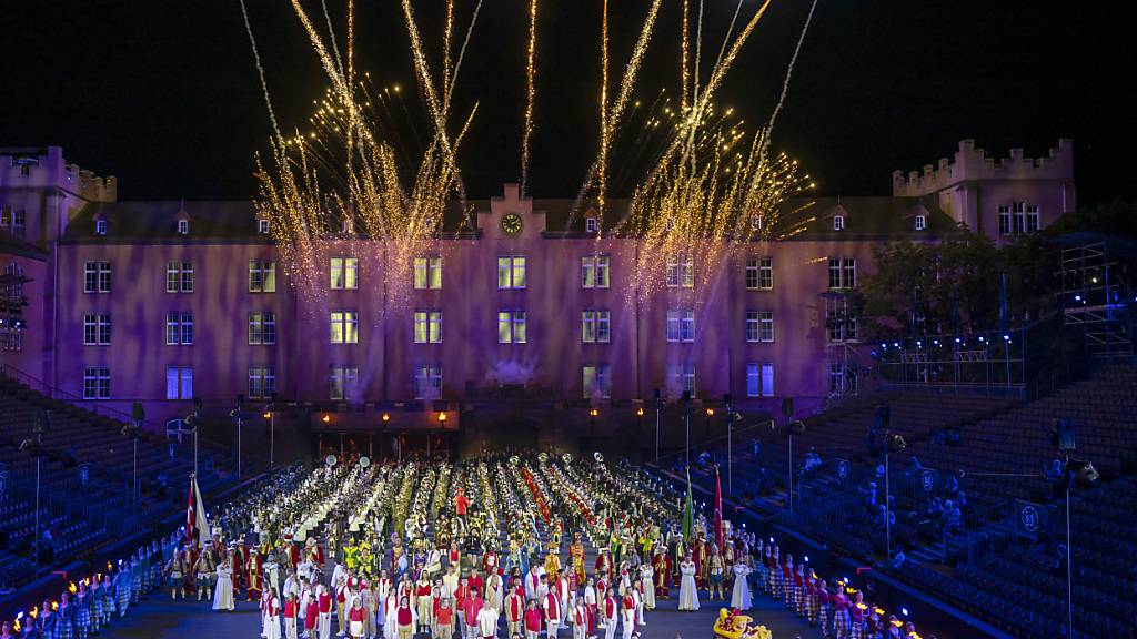 Rund tausend Mitwirkende vereinigte das Basel Tattoo in der Arena der Basler Kaserne.