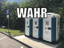 «Eine mobile Toilettenkabine liegt auf der Autobahn», meldete Viasuisse.