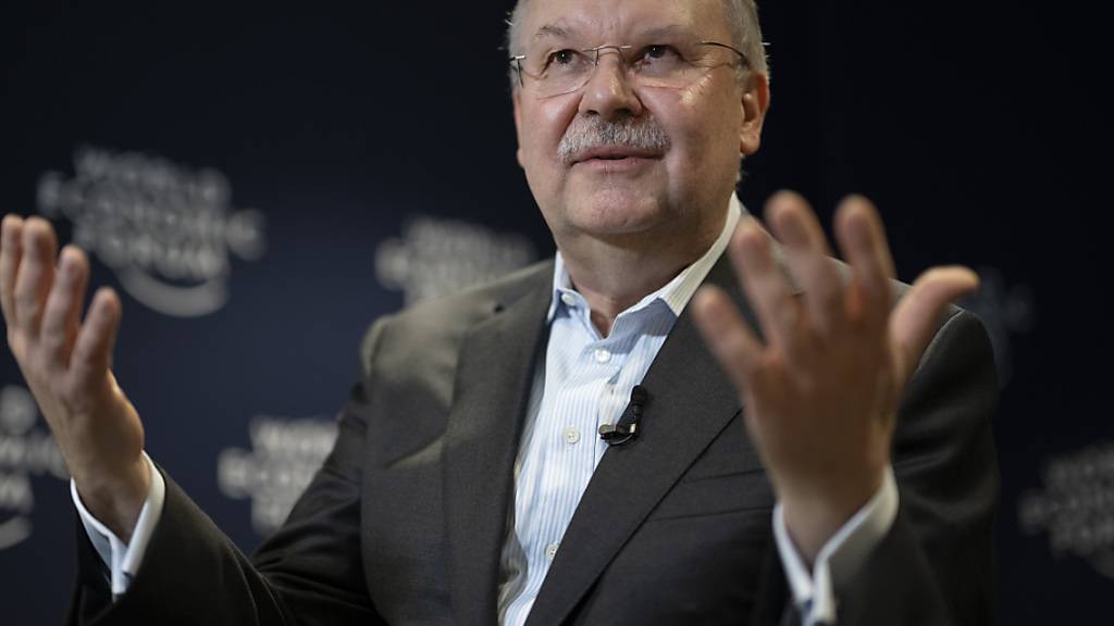 WEF-Direktor Alois Zwinggi kämpft gegen Falschinformationen zum Jahrestreffen. Ausserdem kritisiert er das immer grösser werdende Paralleluniversum in Davos.