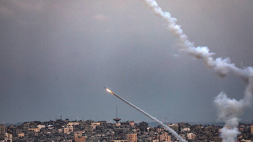 Israel greift nach Raketenbeschuss Hamas-Stützpunkte in Gaza an