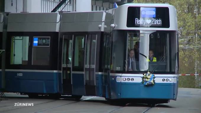 Flexity-Tram tuckert zum ersten Mal durch Zürich