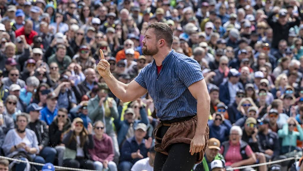 Fabian Staudenmann führt die Berner auf der Rigi an