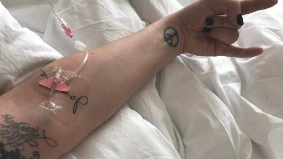 Lady Gaga wegen starker Schmerzen im Spital