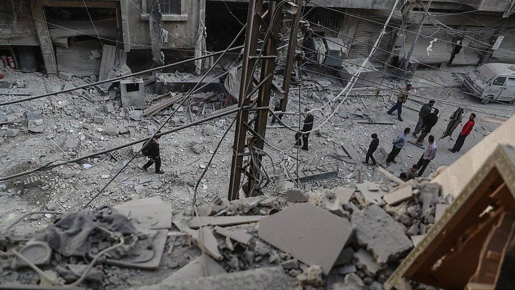 Trümmer nach Angriffen auf ein Rebellengebiet in Syrien. (Archiv)