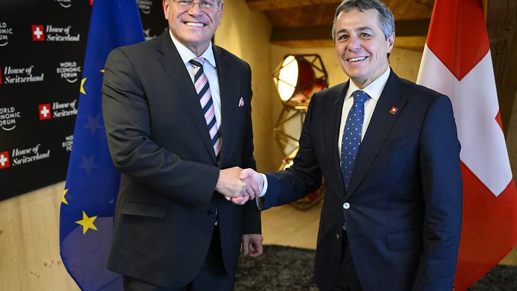 Aussenminister Ignazio Cassis (rechts) und EU-Kommissar Maros Sefcovic trafen sich zuletzt im Januar am World Economic Forum in Davos. (Archivbild)