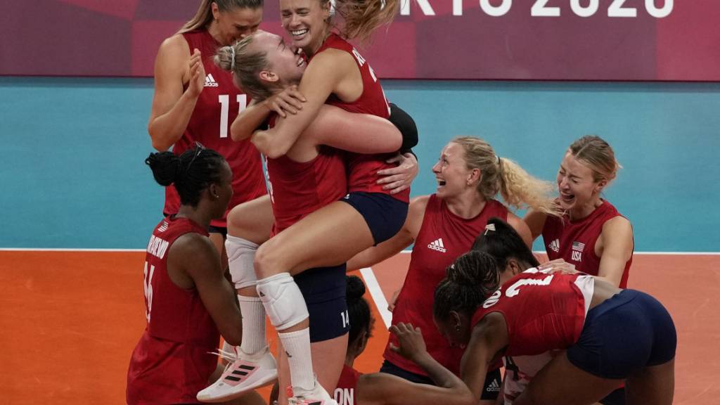 Endlich feiern: Team-USA darf sich über Olympia-Gold im Volleyball freuen