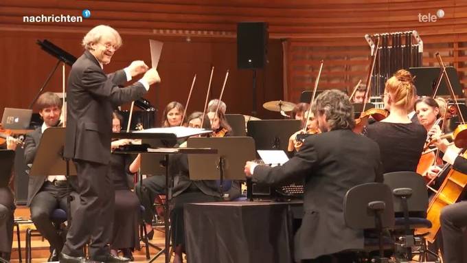 21st Century Orchestra mit Komiker Emil