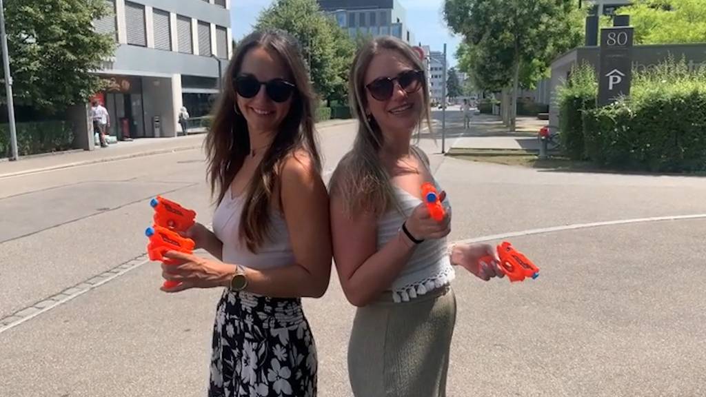 Pia und Jessy klappern Baustellen in abkühlender Mission ab