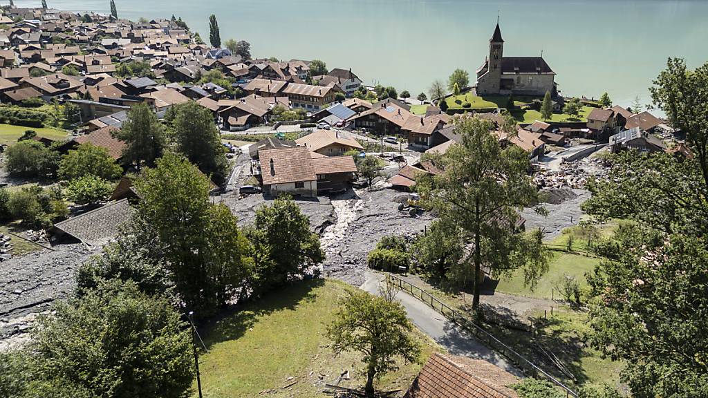 Die Kantonsstrasse durch das von Unwettern getroffene Brienz wird teilweise wieder für den Individualverkehr geöffnet.