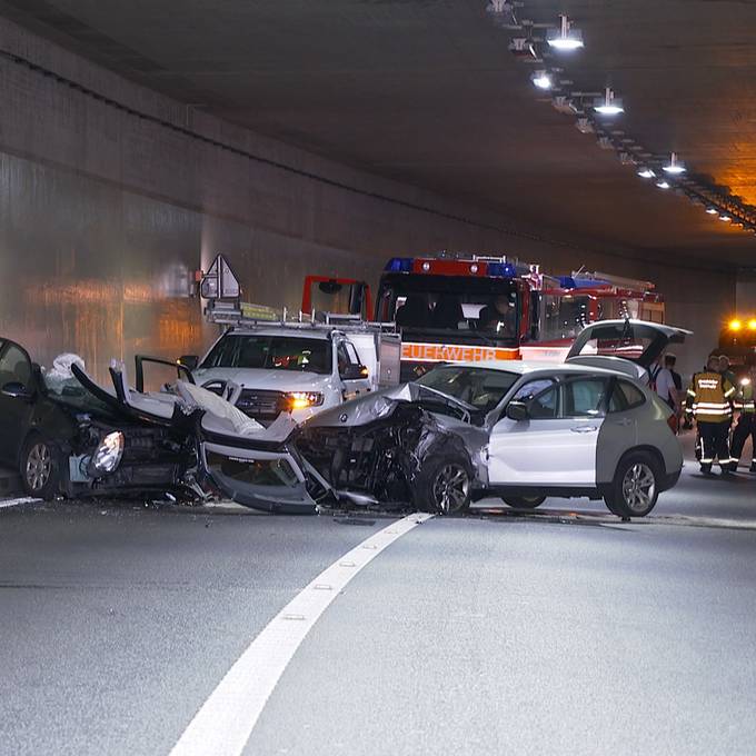 Wieder auf der H16: Frontalcrash im Tunnel fordert drei Verletzte