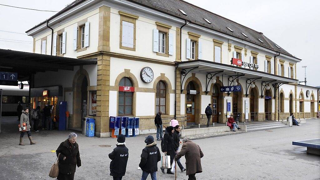 Tatort Bahnhof Yverdon-les-Bains: In der Bahnhofspost fand der Raubüberfall am Samstag statt. (Archivbild)