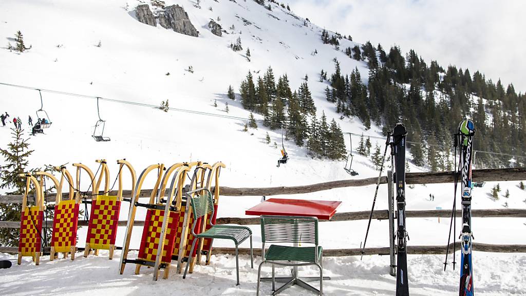 Der Sessellift im Skigebiet Brunni oberhalb von Engelberg OW steht wegen eines technischen Defekts still. (Archivaufnahme)