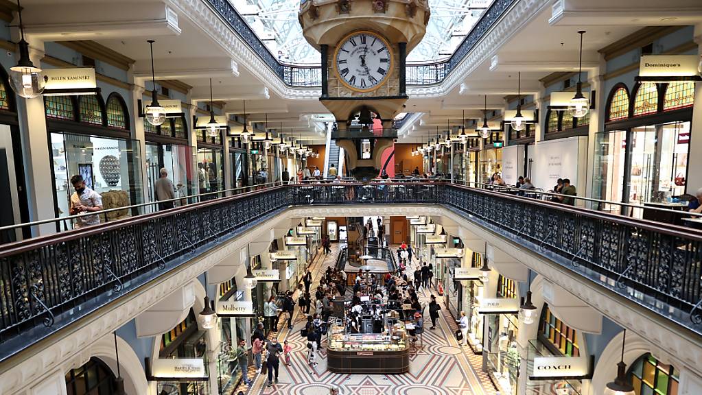 People shop and dine at cafes inside the Queen Victoria Building in Sydney, Saturday, October 16, 2021. After 106 days, almost 63,000 cases and nearly 440 deaths, stay-at-home orders were lifted and a raft of restrictions eased across NSW on Monday. (AAP Image/Brendon Thorne) NO ARCHIVING