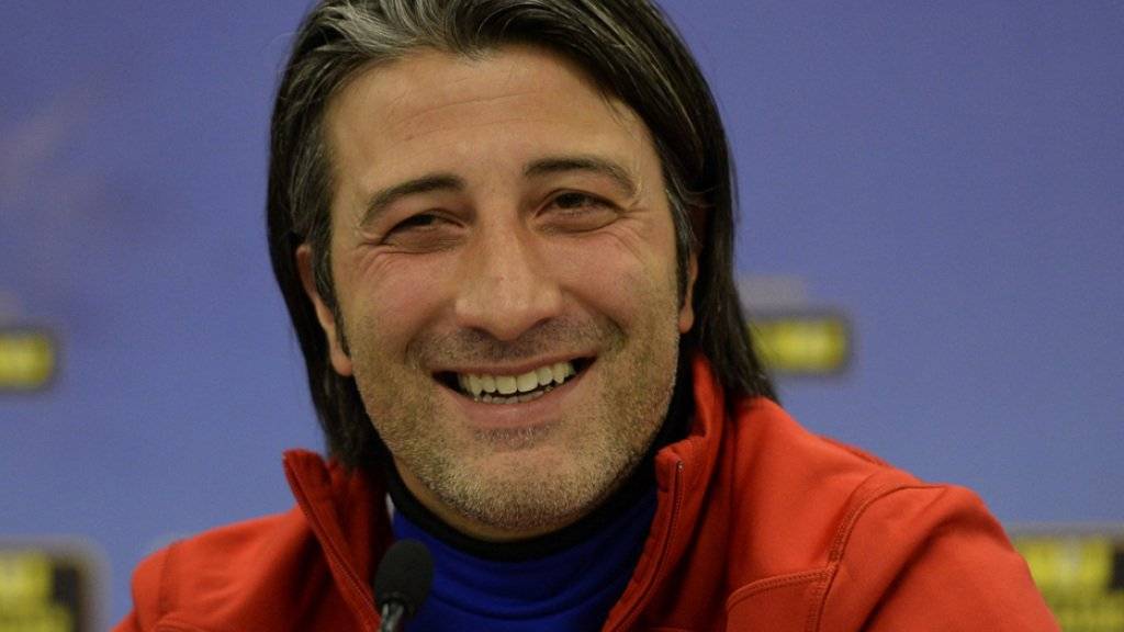 Murat Yakin ist happy: Der ehemalige Fussballspieler und -trainer geniesst es, als Hausmann ganz viel Zeit für seine einjährige Tochter zu haben. (Archivbild)