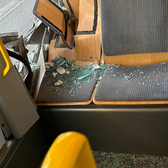 Lastwagen touchiert Tram in Zürich – Passagier verletzt