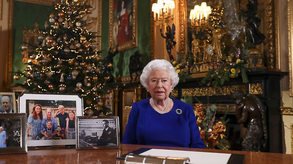 Die Queen spricht in ihrer diesjährigen Weihnachtsansprache auch die Probleme innerhalb der königlichen Familie an.