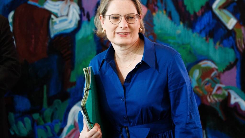 Will dafür sorgen, dass Konsumenten eine informierte Kaufentscheidung treffen können und der Wettbewerb mit Umweltaussagen fair ist: die deutsche Justizministerin Stefanie Hubig. (Archivbild)