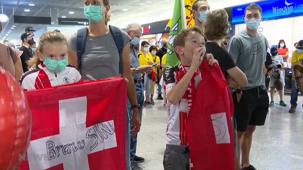 Herzlicher Empfang am Flughafen Zürich: Olympia-Radfahrerinnen Reusser, Neff und Co. sind aus Tokio zurück