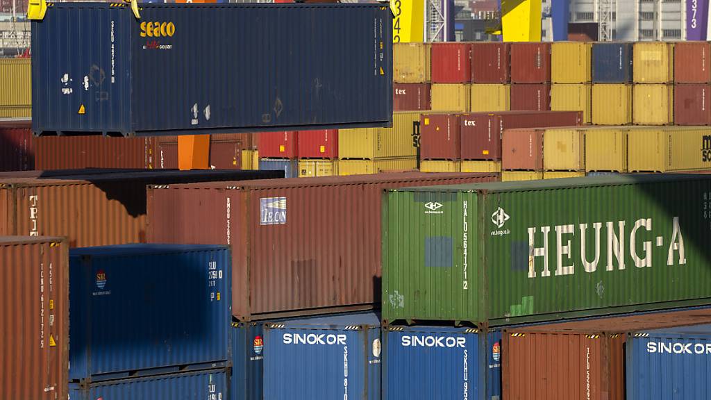 Japan hat im Juni erstmals seit fast zwei Jahren wieder einen Handelsüberschuss erwirtschaftet. Angesichts robuster Exporte in die USA und sinkender Kosten für Energieimporte lag der Überschuss in der Handelsbilanz bei 43 Milliarden Yen (rund 265 Millionen Franken). (Symbolbild)