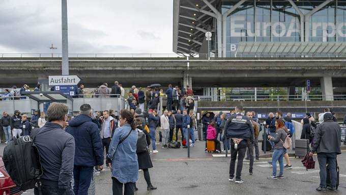 Flughafen Basel muss zum vierten Mal evakuiert werden