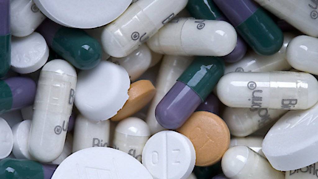 In der Schweiz wurden 2015 mehr Medikamente verkauft als im Vorjahr. Die Pharmabranche konnte ihren Umsatz um 5 Prozent steigern. (Symbolbild)