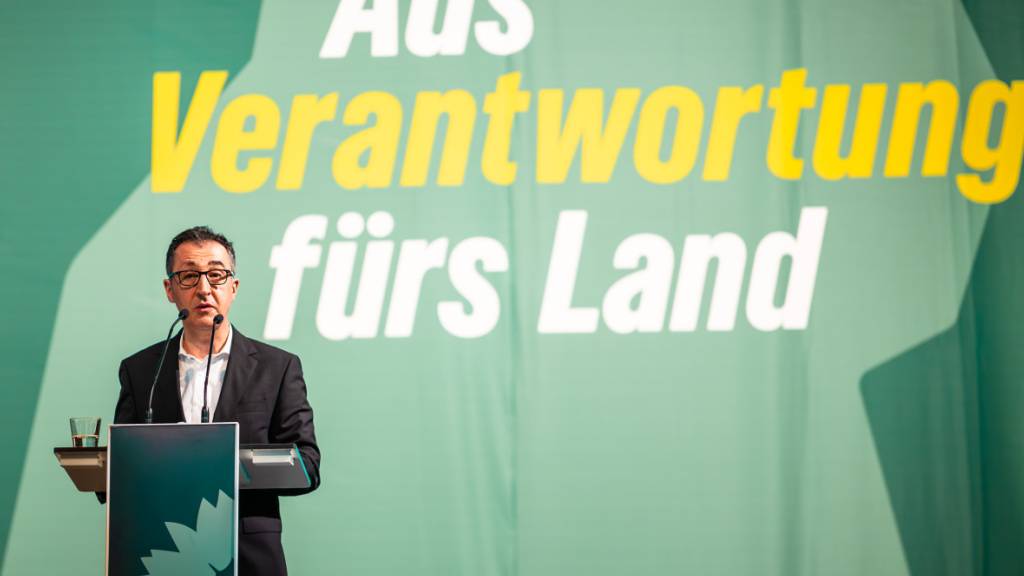 Der designierte Ministerpräsident von Baden-Württemberg, Cem  Özdemir, bei der außerordentlichen Landesdelegiertenkonferenz der Grünen. Foto: Christoph Schmidt/dpa