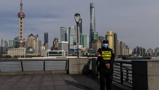 Frachtschiff-Stau durch Schanghaier Lockdown trifft Deutschland