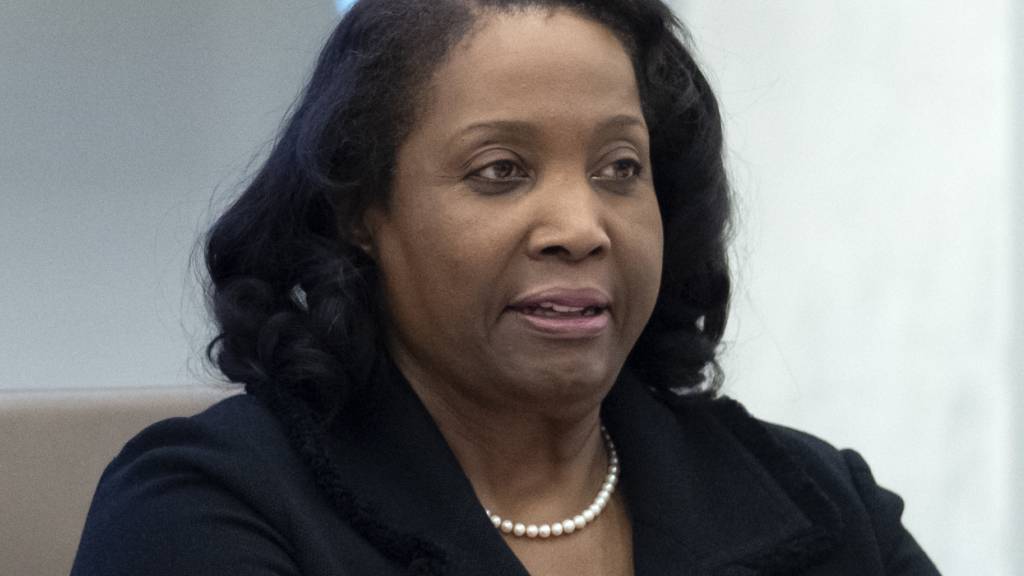 ARCHIV - Lisa Cook, Vorständin der US-Notenbank Fed (Archivbild). Foto: Mark Schiefelbein/AP/dpa