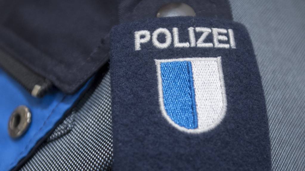 Die Luzerner Polizei sucht eine Velofahrerin, die in der Stadt einen Mann angefahren hat. (Symbolbild)