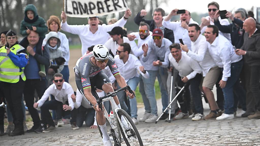 Unaufhaltsam in Richtung dritten Roubaix-Sieg in Folge: Mathieu van der Poel