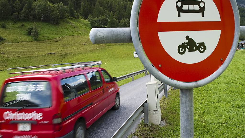 Aargauer Gemeinden sollen Fahrverbote mit technischen Hilfsmitteln überwachen dürfen. Dafür fehlt derzeit die Rechtsgrundlage im Polizeigesetz. (Symbolbild)