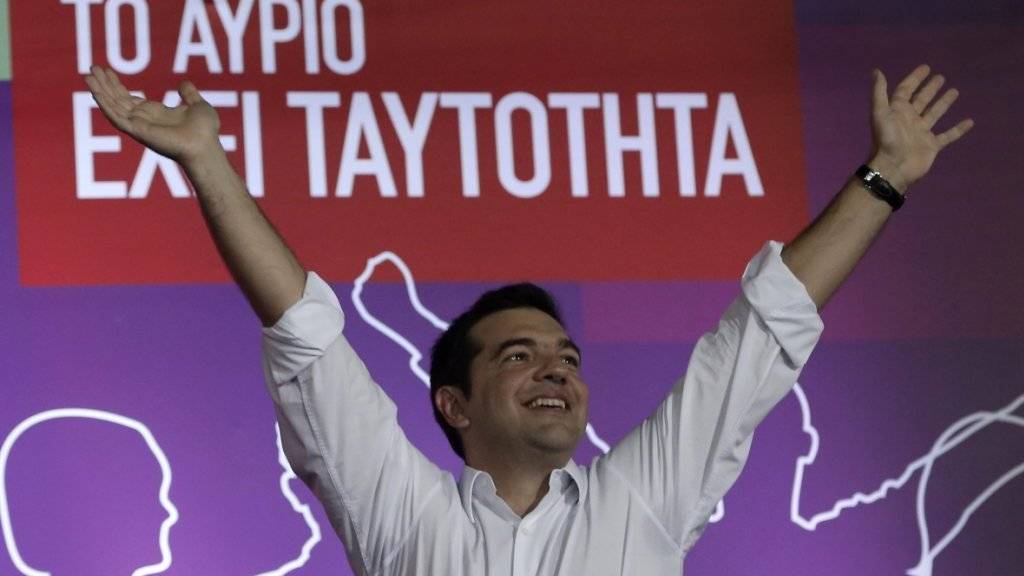 Ex-Regierungschef Alexis Tsipras in Jubelpose an seiner letzten Wahlkampfveranstaltung in Athen