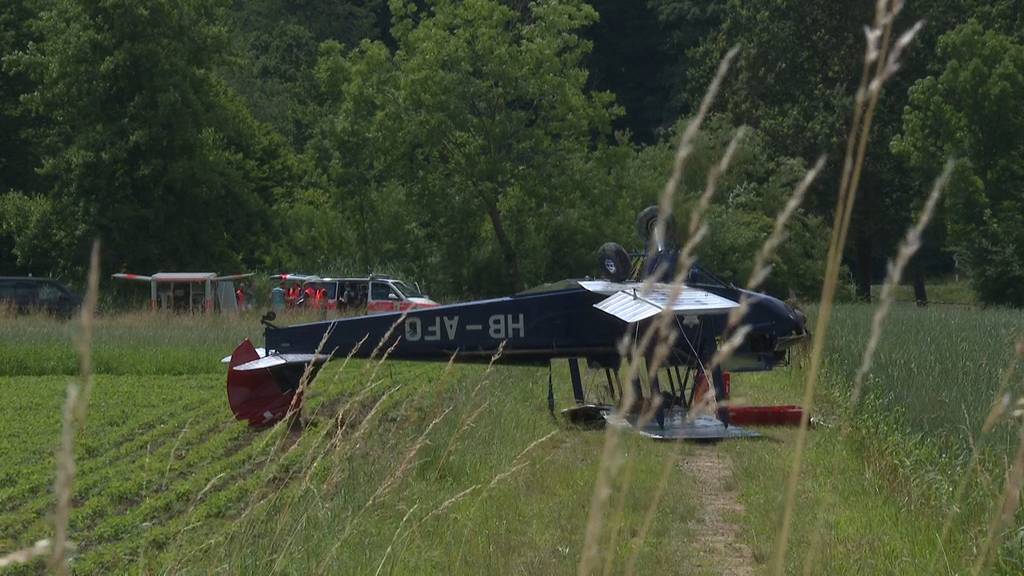 Bei der Notlandung überschlug sich das Flugzeug.