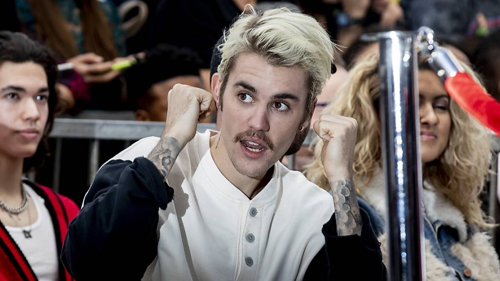 Justin Bieber tritt bei American Music Awards auf