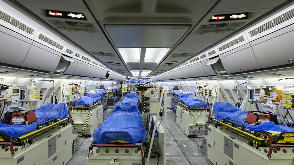 Der MedEvac-Airbus der deutschen Luftwaffe von innen: Er bietet sechs Intensivpflegebetten und 44 weitere Liegeplätze.