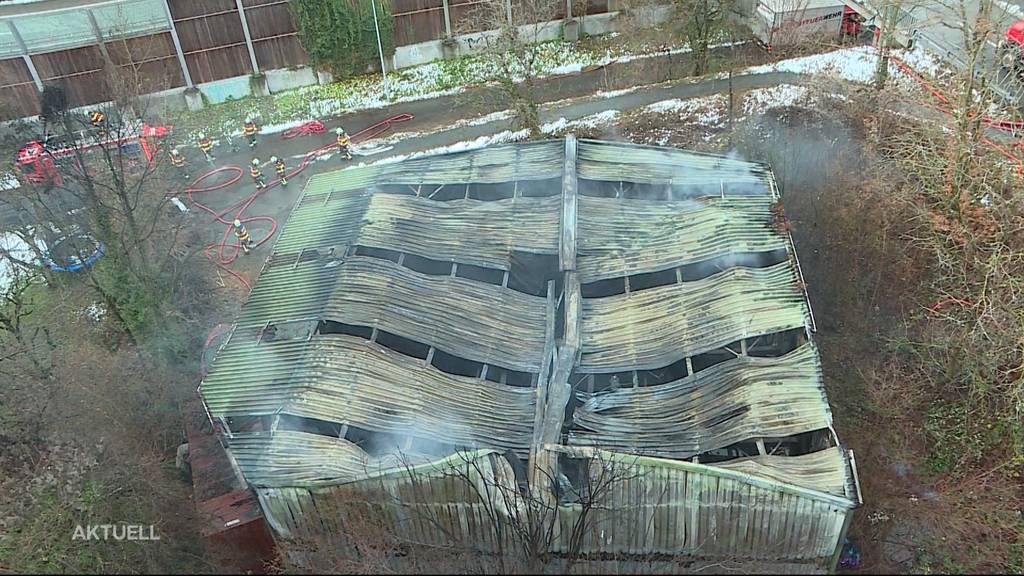Grossbrand: In Mumpf fiel eine Lagerhalle den Flammen zum Opfer