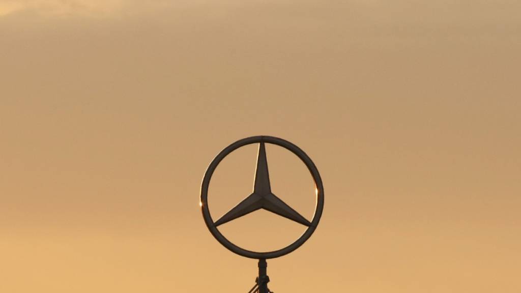 Der deutsche Autobauer Mercedes-Benz muss über eine Viertelmillion Autos aus dem Verkehr ziehen, weil es möglicherweise Fehler bei der Verbindung von Gasleitungen gibt. (Symbolbild)