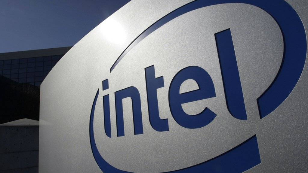 Logo von Intel am Hauptsitz in Santa Clara, Kalifornien.