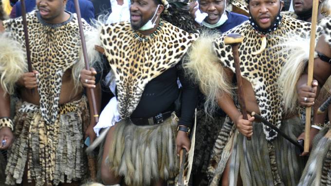 Südafrikas neuer Zulu-König inmitten von Familienzwist ernannt