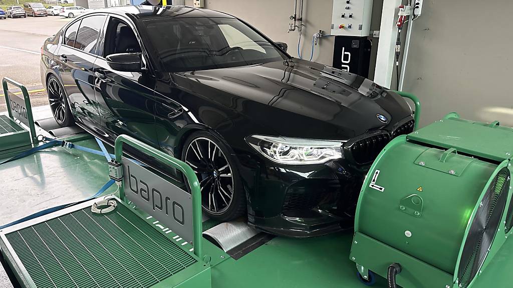 Mit dieser Anlage kann die Polizei illegales Tuning nachweisen.