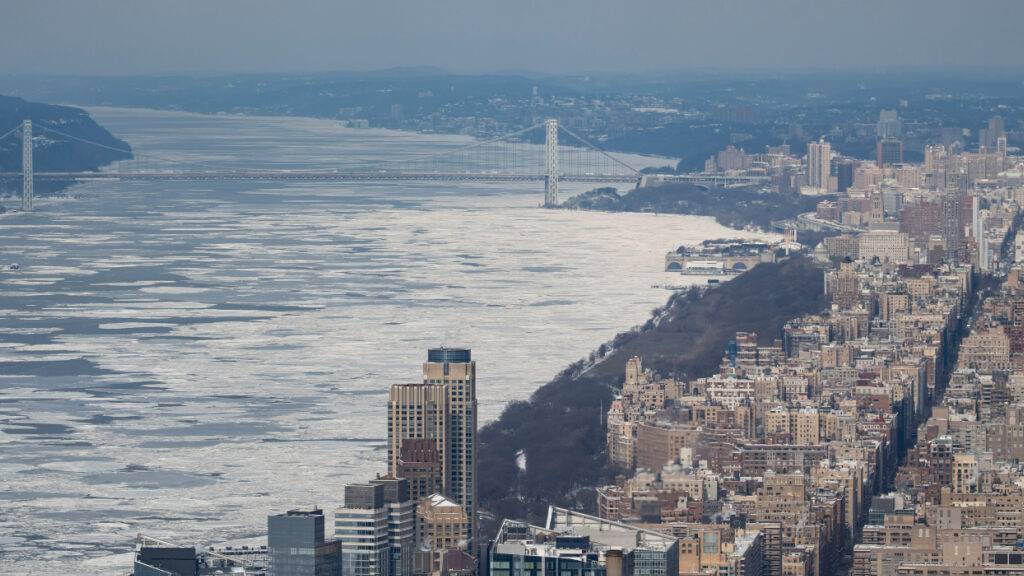 Vereiste Flüsse in New York - Fährbetrieb weitestgehend eingestellt
