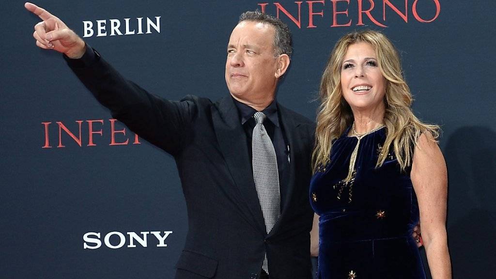 Tom Hanks - hier mit Gattin Rita Wilson - wurde offenbar in Deutschland als «coole Socke» bezeichnet. Jetzt meint er, das sei etwas zum Anziehen.