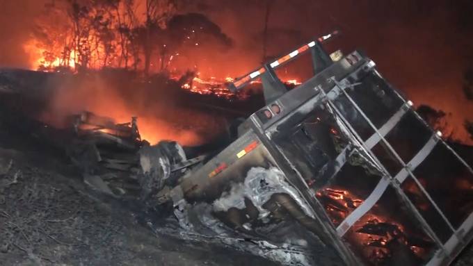 Zerstörte Häuser und Tausende ohne Strom: Waldbrand wütet in Kalifornien