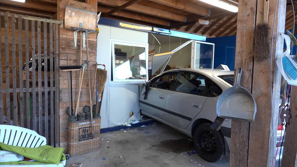 Frau von Auto angefahren und schwer verletzt