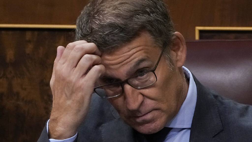 Gut zwei Monate nach der Neuwahl des spanischen Parlaments ist der konservative Oppositionsführer Feijoo mit einem ersten Versuch zur Regierungsbildung gescheitert. Foto: Paul White/AP