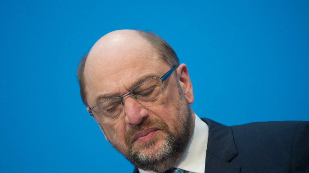 SPD-Chef Martin Schulz verzichtet auf das Amt des Aussenministers in einer neuen grossen Koalition. Schulz erklärte am Freitag in Berlin, er sehe durch die Diskussion um seine Person den Erfolg des SPD-Mitgliedervotums über den Koalitionsvertrag gefährdet. (Archivbild)